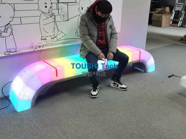 四川成都市金牛區(qū)西安路街道聲光蹺蹺板和互動座椅裝置