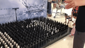 南昌融創(chuàng)贛江府企鵝矩陣互動(dòng)裝置