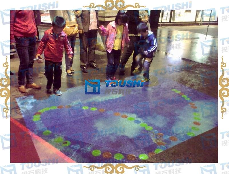 南京仙林金鷹購(gòu)物中心<a href=http://www.westyy.cn target=_blank class=infotextkey><a href=http://www.westyy.cn/products/1/ target=_blank class=infotextkey>地面互動(dòng)投影</a></a>[1].jpg