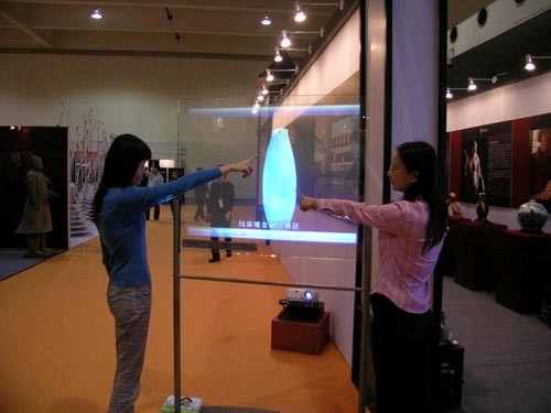 透明<a href=http://www.westyy.cn/products/5/ target=_blank class=infotextkey><a href=http://www.westyy.cn/products/5/ target=_blank class=infotextkey>全息投影</a></a>幕.jpg