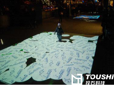 <a href=http://www.westyy.cn target=_blank class=infotextkey><a href=http://www.westyy.cn/products/1/ target=_blank class=infotextkey>地面互動投影</a></a>，投石智能系統(tǒng).jpg